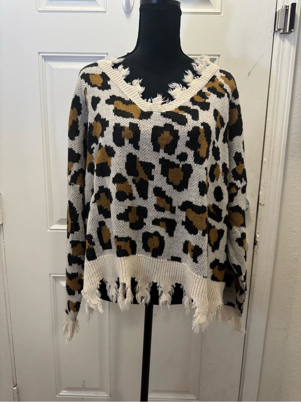Distressed Leopard V-Neck Sweater - Cream & Brown 0386
